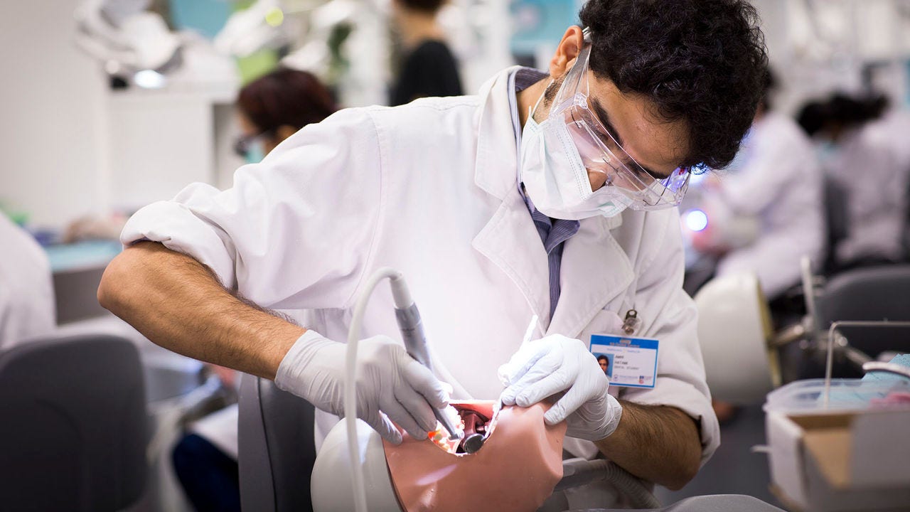 Dental Simulation Clinic.
4th year Bachelor of Dental Surgery class