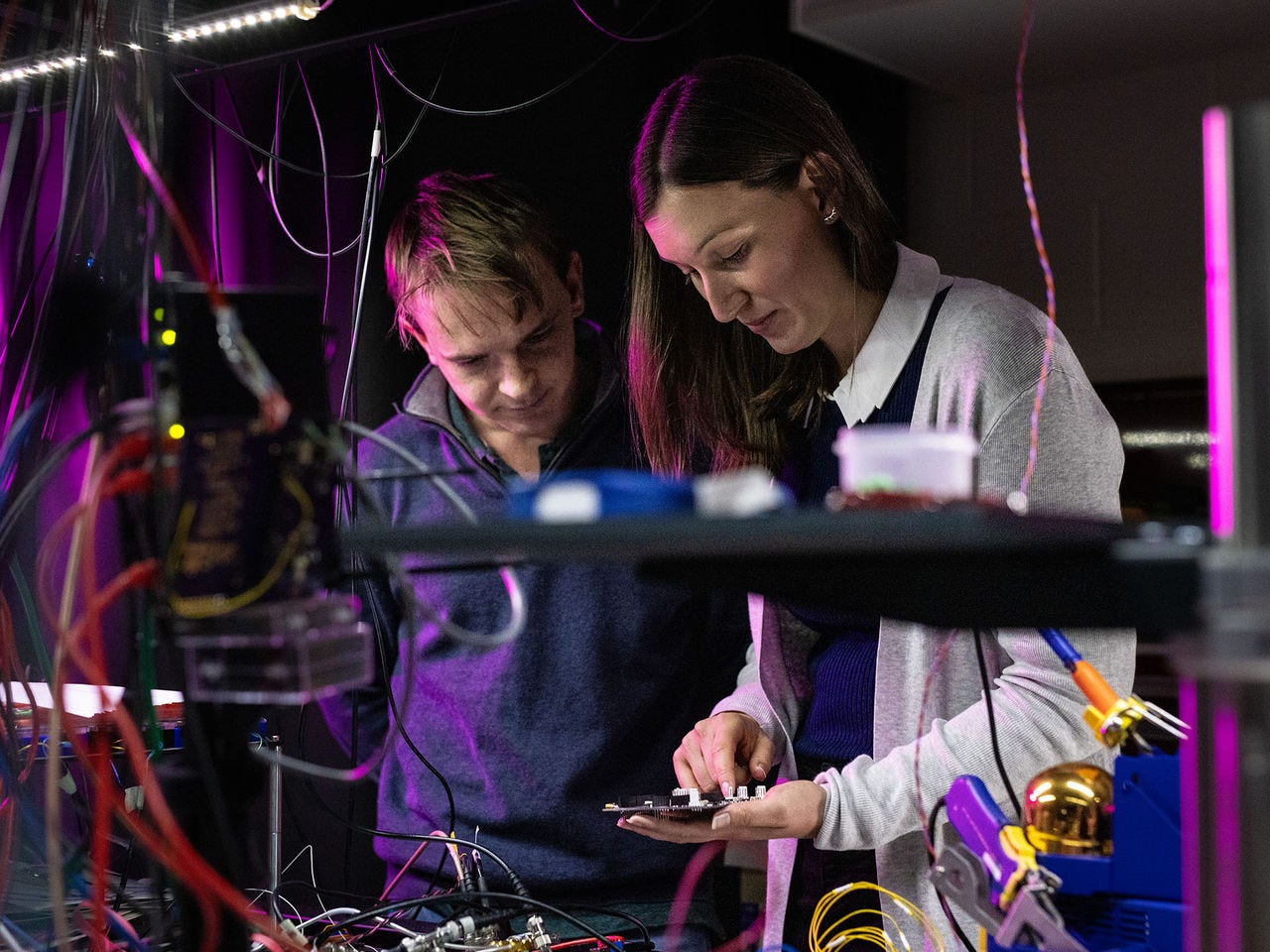 IPAS researcher and student in a lab