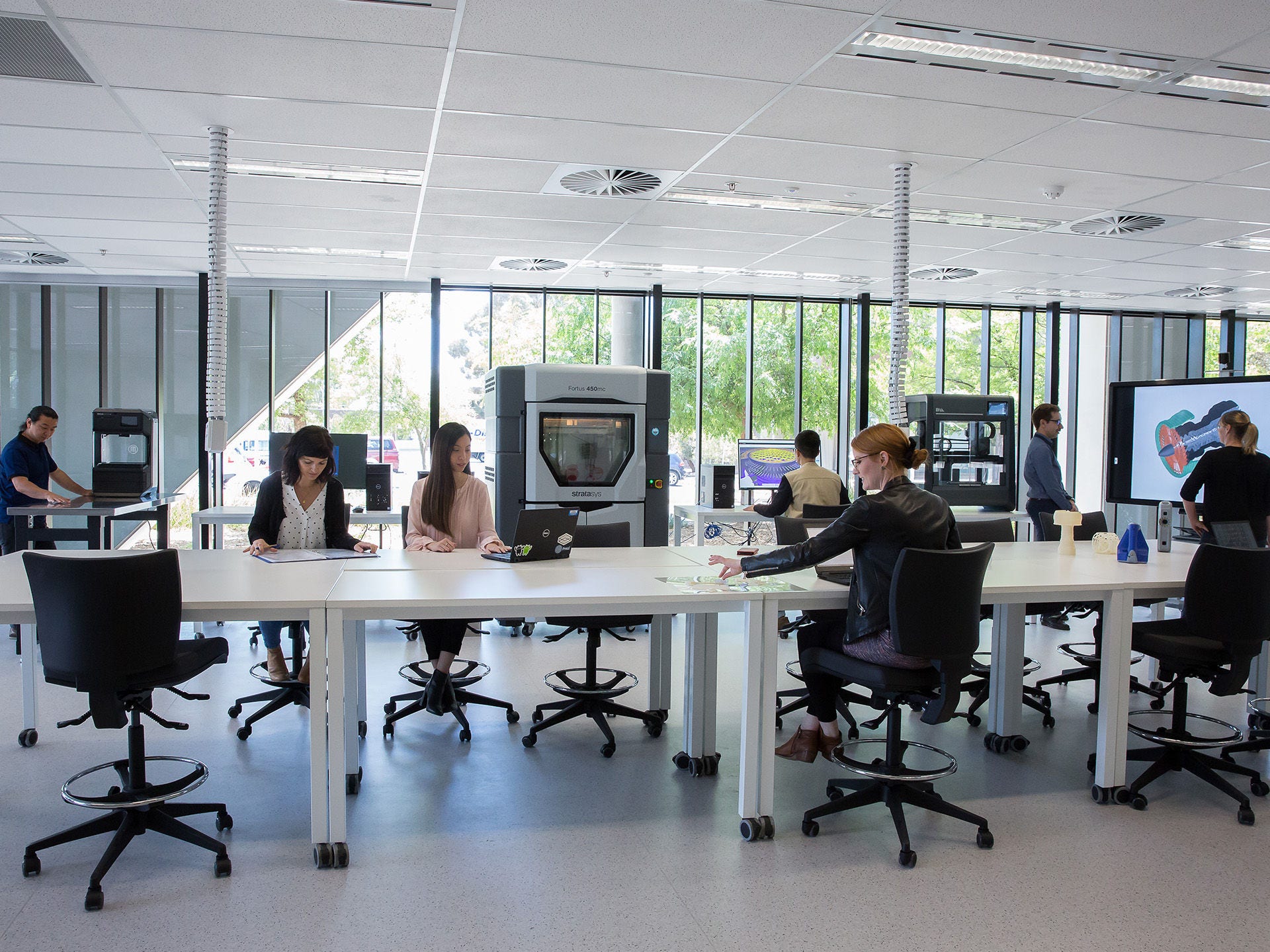 FII team members in the industry 4.0 testlab