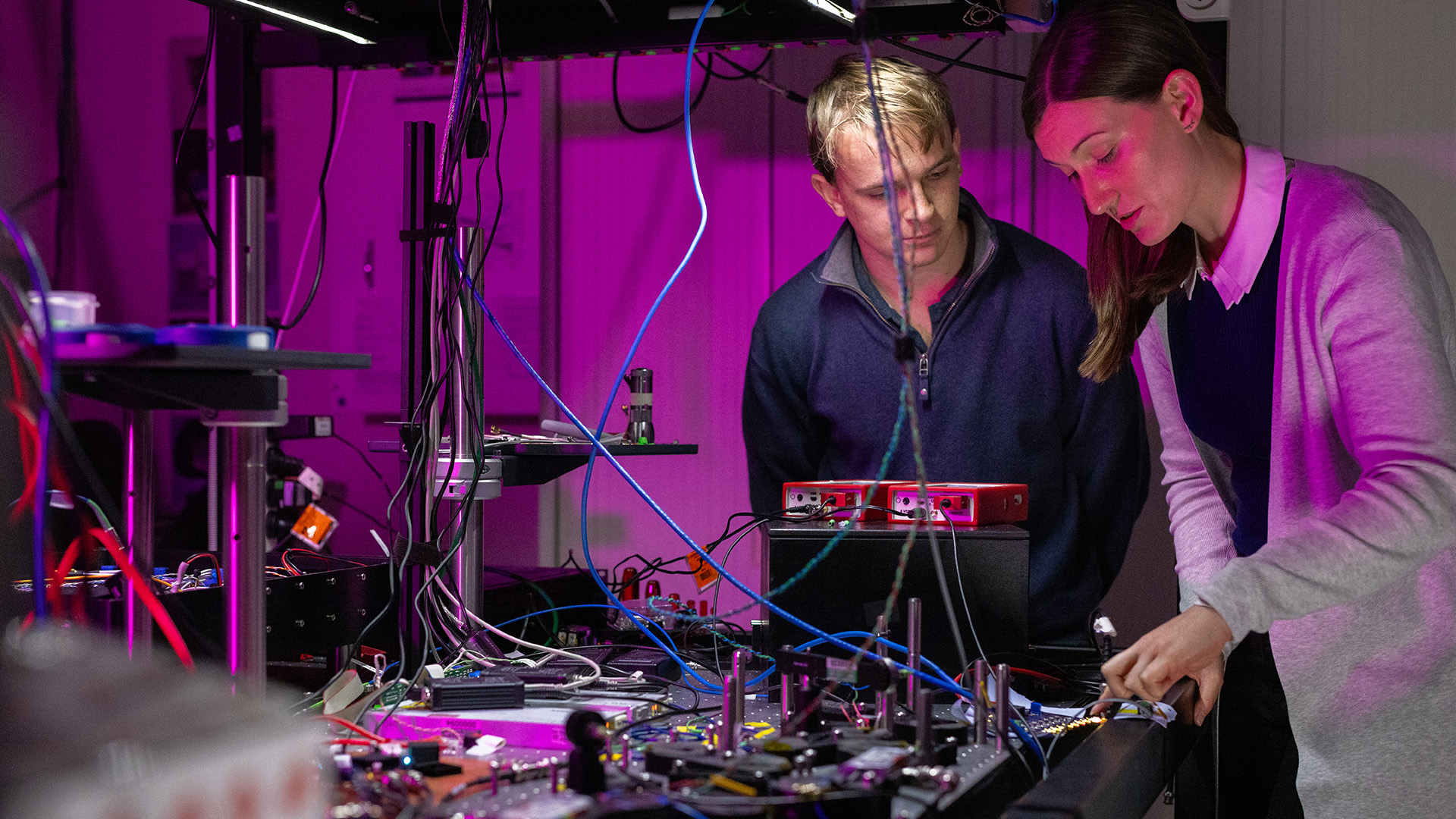 IPAS researcher and HDR student in a lab